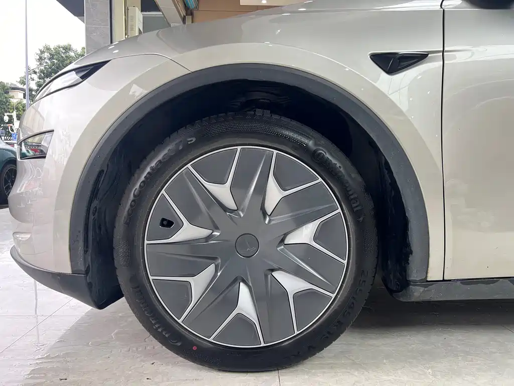 Tesla Model Y L — миниатюра 32