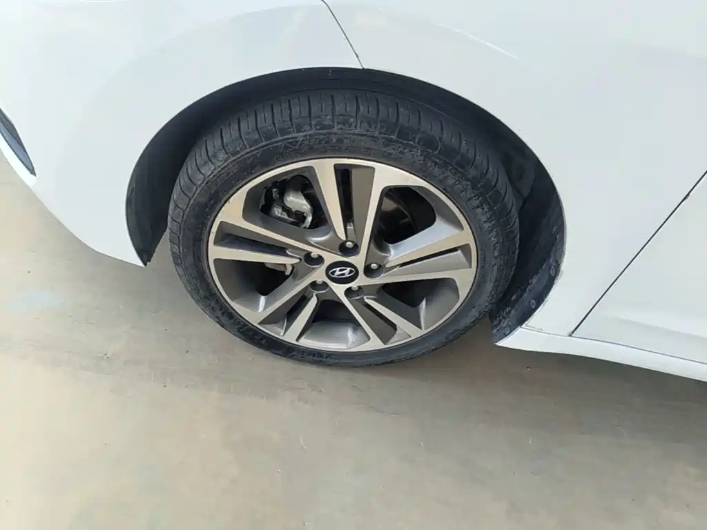 Hyundai Elantra — миниатюра 23