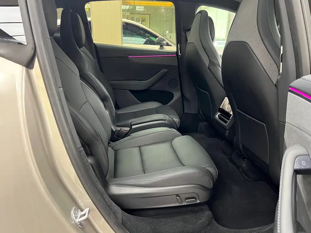 Tesla Model Y L — миниатюра 22