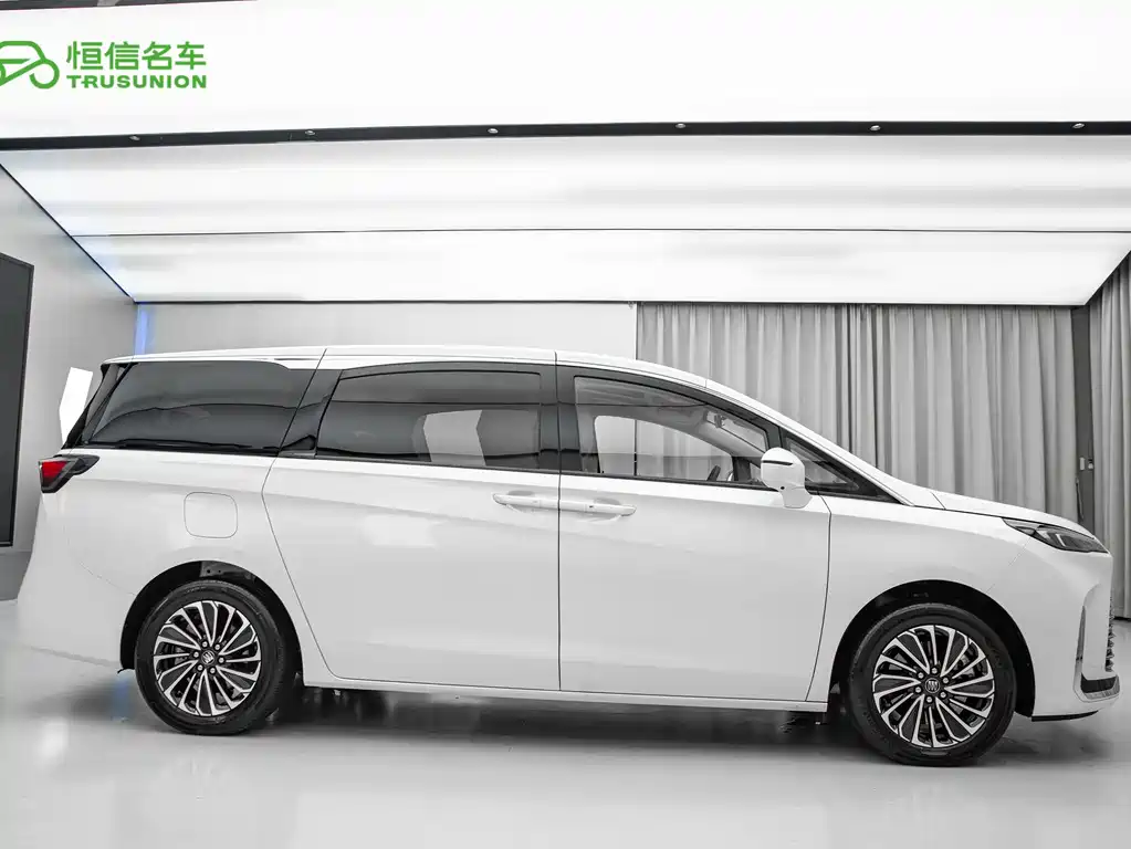 Buick GL8 Hybrid — миниатюра 7