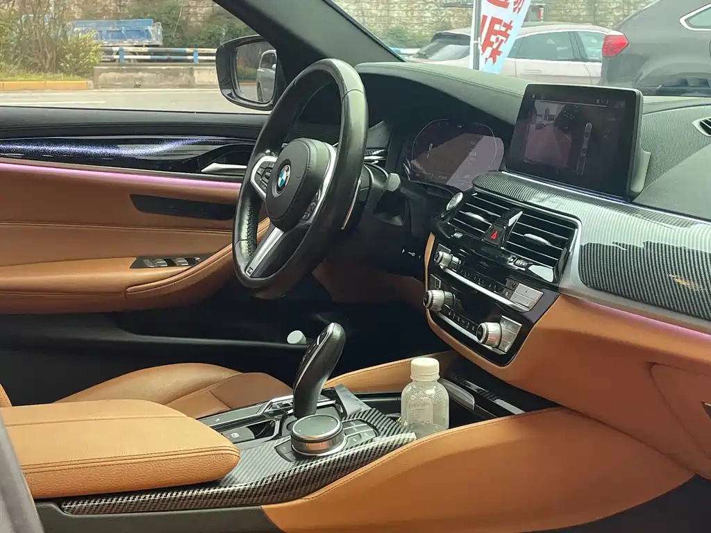 BMW 5 Series — миниатюра 10