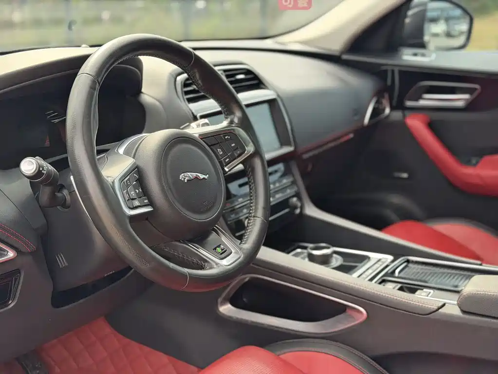 Jaguar F-PACE — миниатюра 5