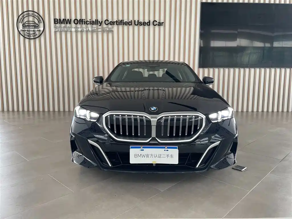 BMW 5 Series — миниатюра 10