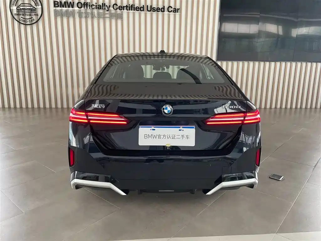 BMW 5 Series — миниатюра 12