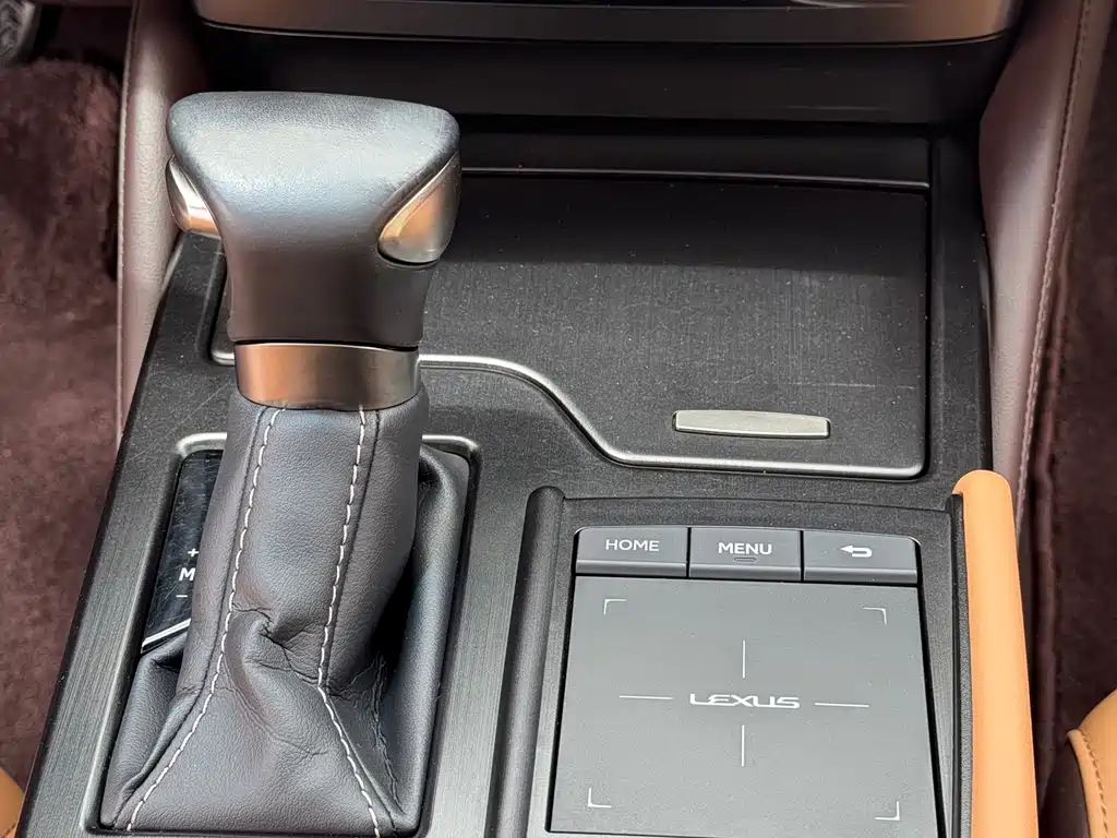 Lexus ES — миниатюра 10