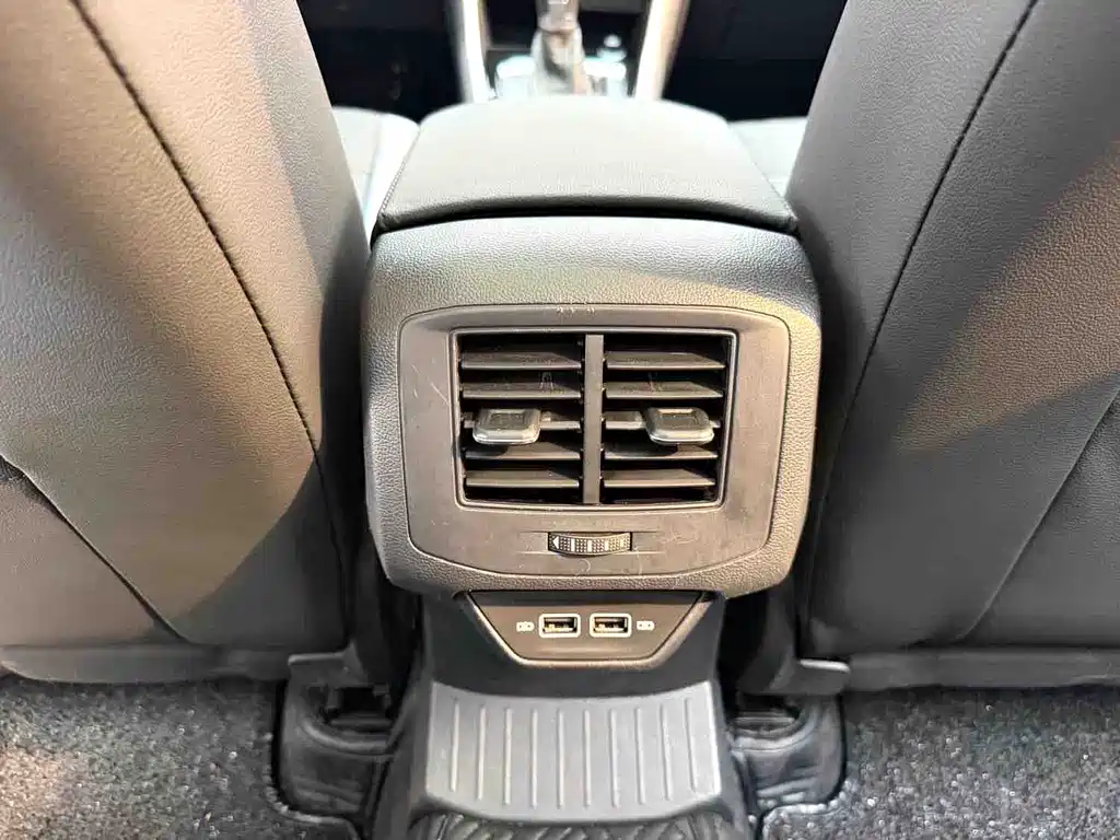 Volkswagen T-Roc — миниатюра 10