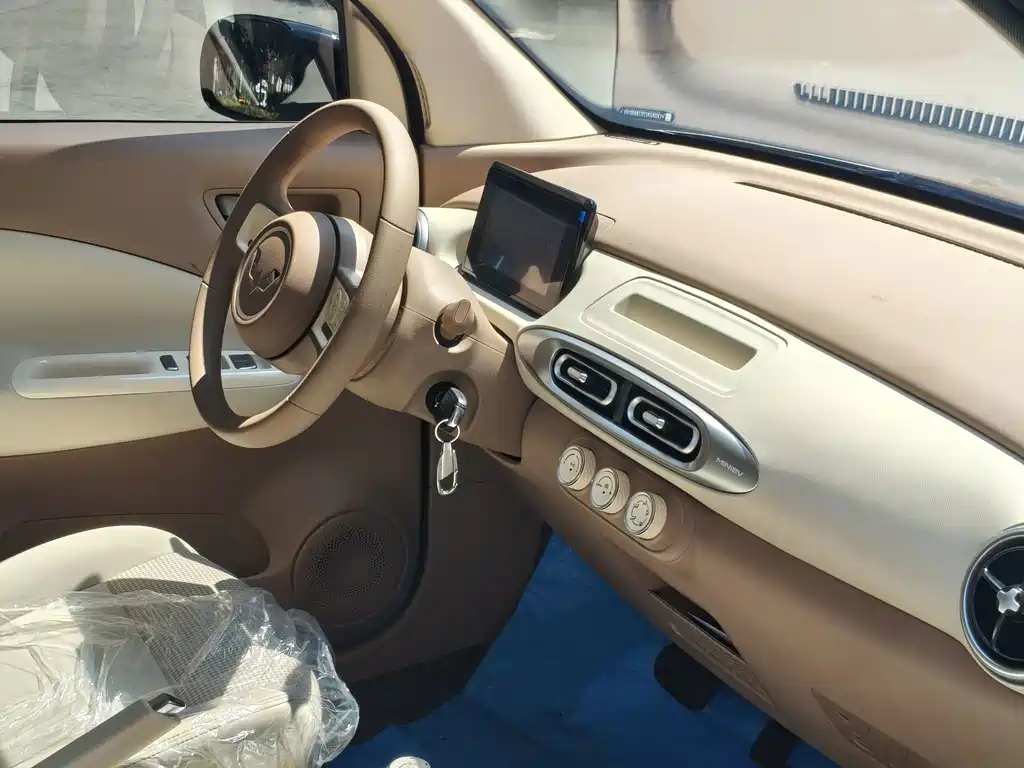 Wuling MINIEV — миниатюра 13