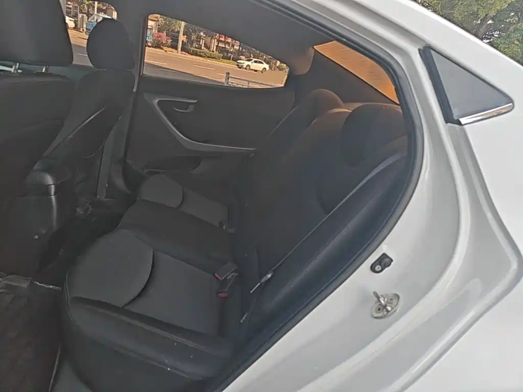 Hyundai Elantra Langdong — миниатюра 17