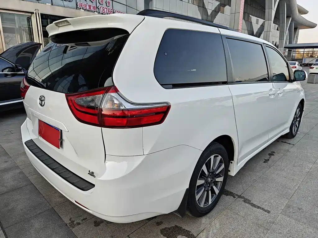 TOYOTA SIENNA