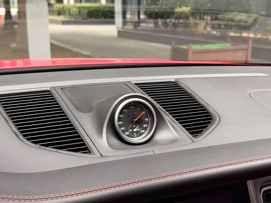 Porsche Macan — миниатюра 11