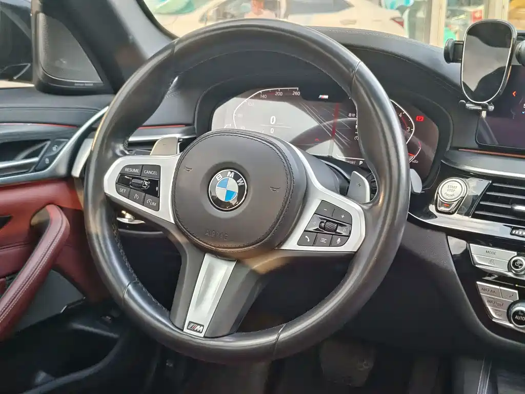BMW 5 Series — миниатюра 14