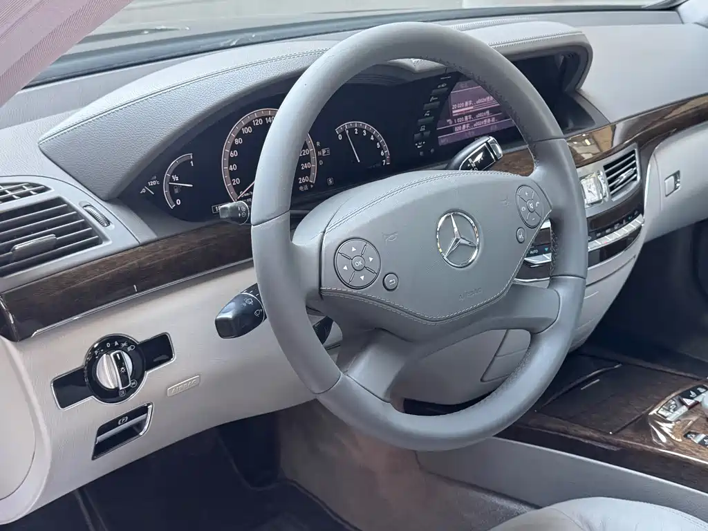 Mercedes-Benz S-Class — миниатюра 11