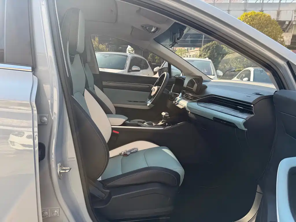 Geely Emgrand S — миниатюра 10