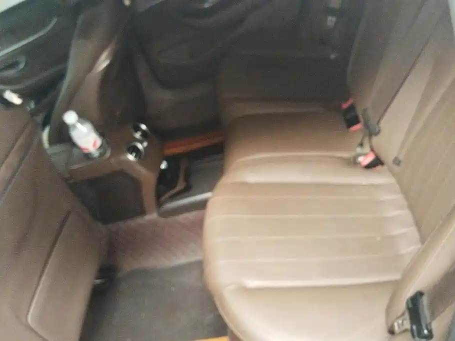 Mercedes-Benz E-Class — миниатюра 10