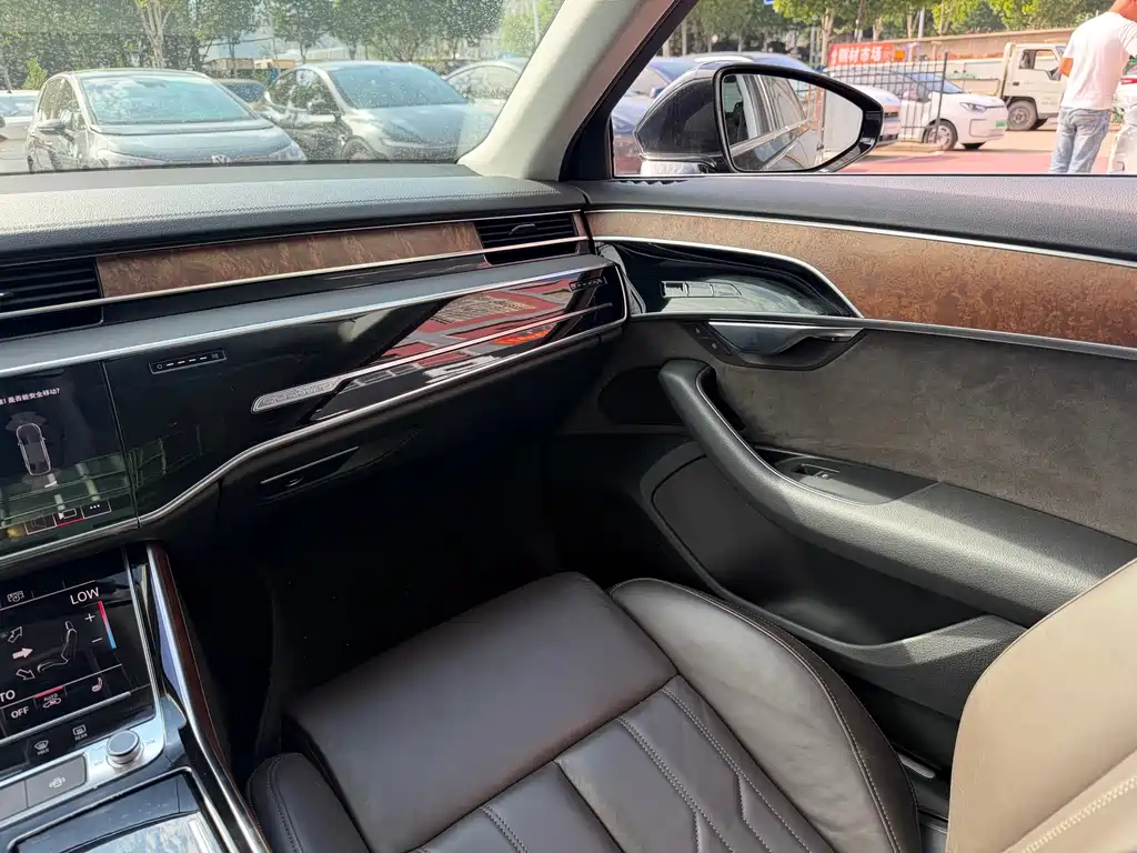 Audi A8 — миниатюра 10