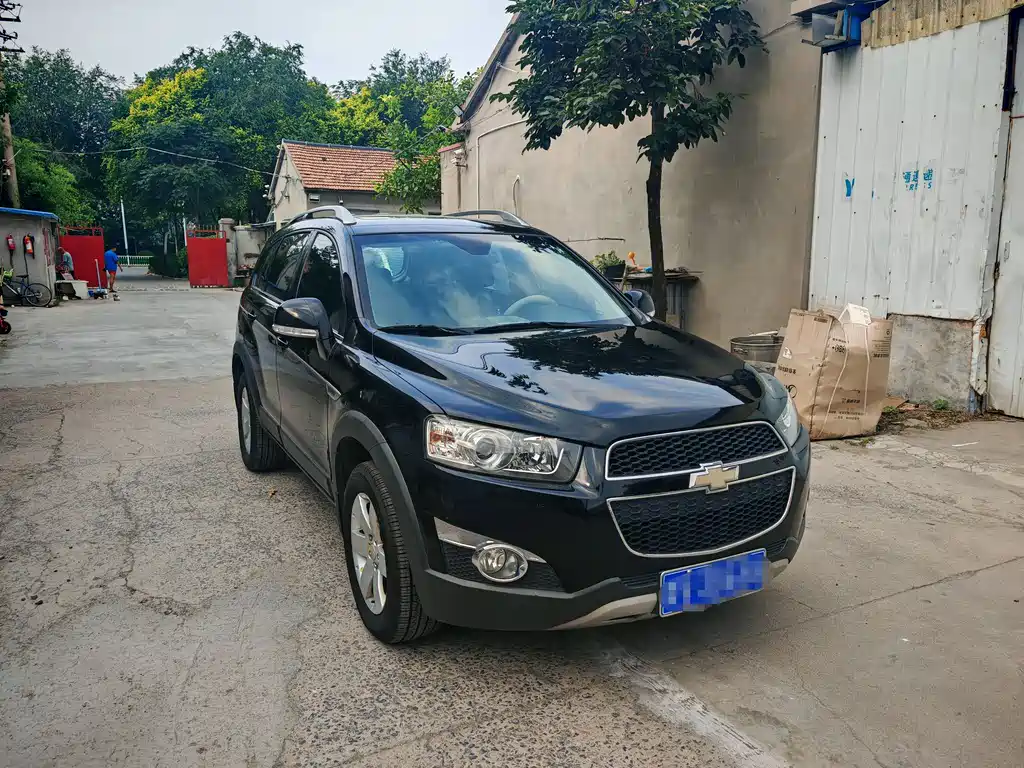 Chevrolet Captiva 2012 2.4L 5 мест