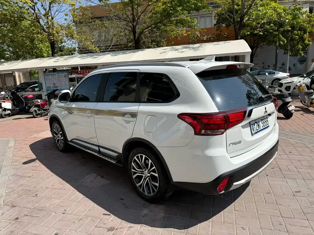 MITSUBISHI OUTLANDER