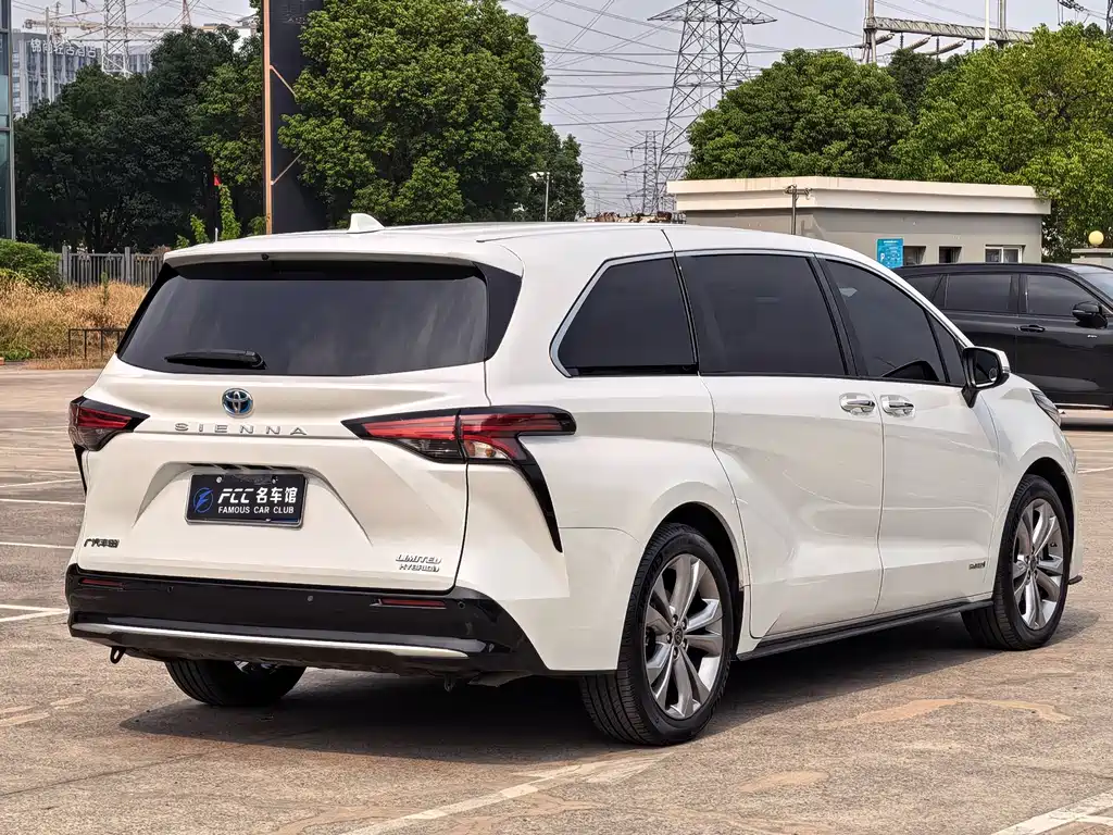 Toyota Sienna — миниатюра 5