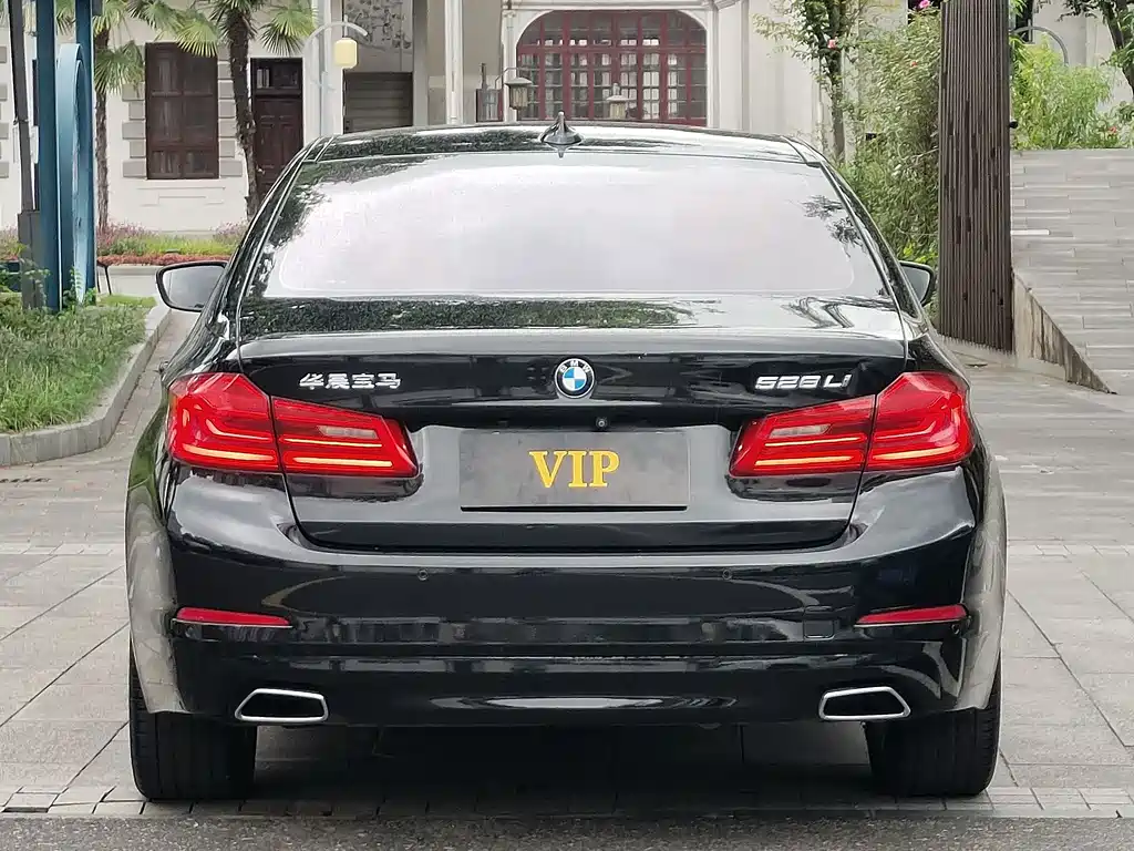 BMW 5 Series — миниатюра 5