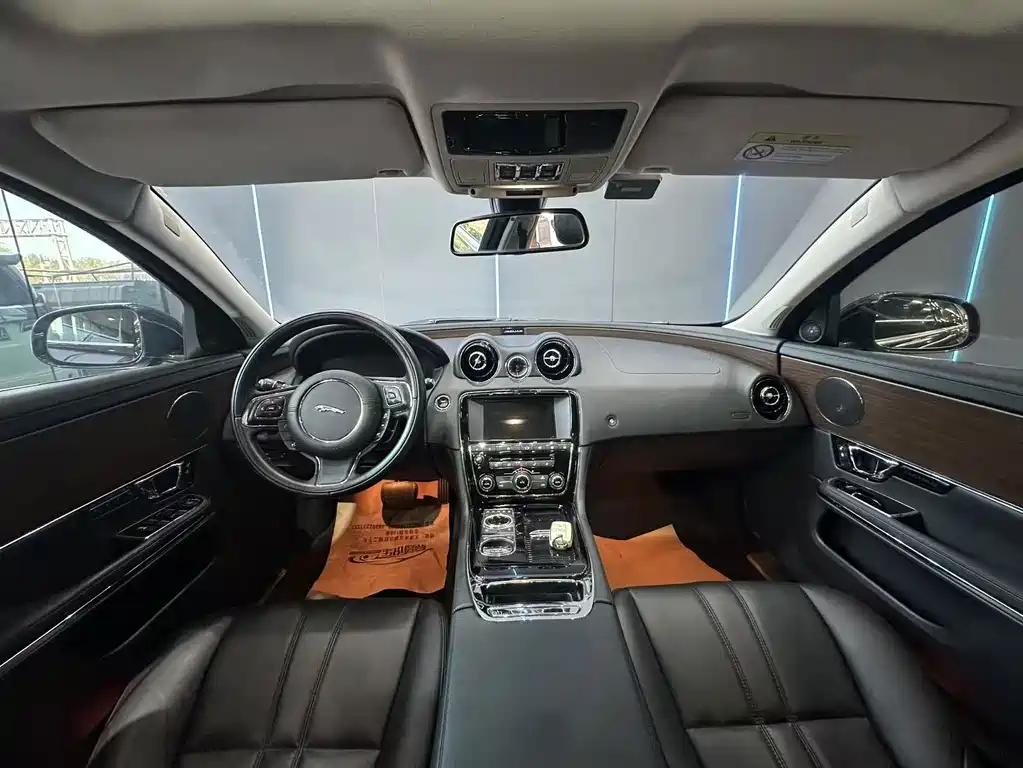 Jaguar XJ — миниатюра 9