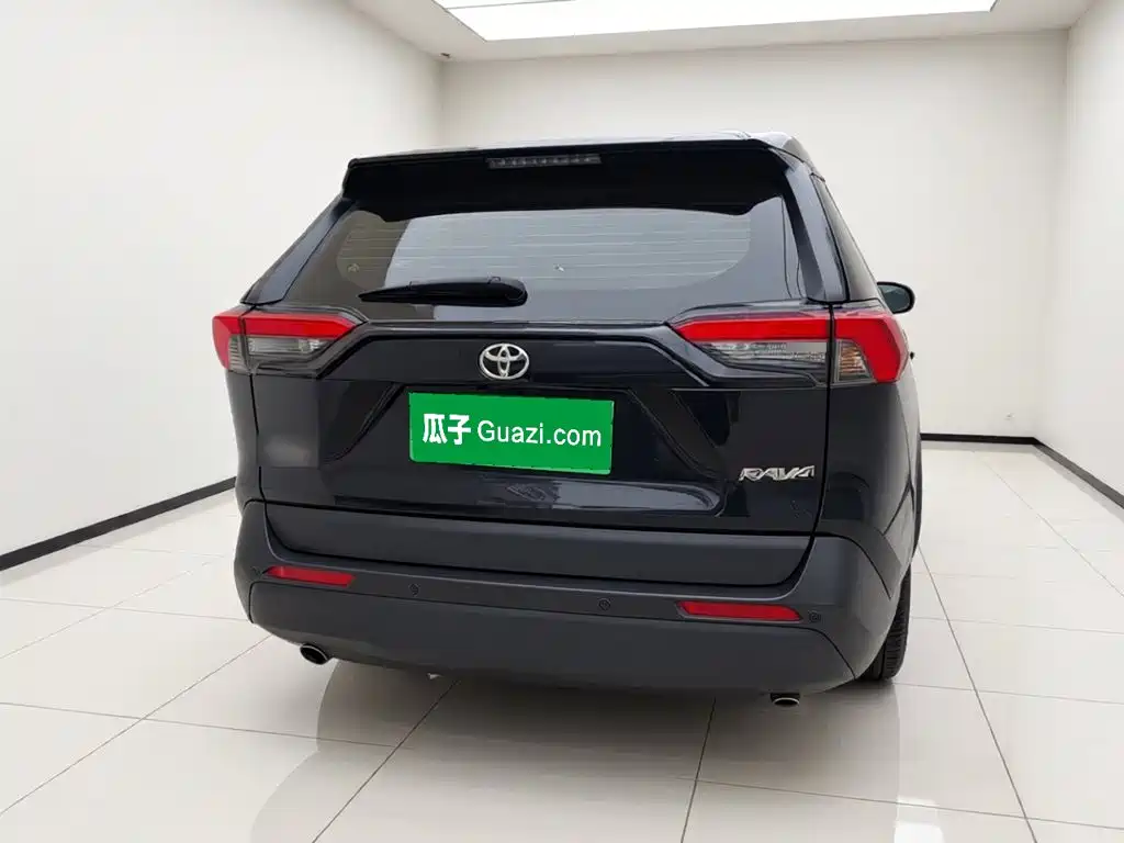 Toyota RAV4 — миниатюра 3