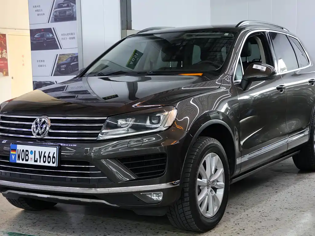 VOLKSWAGEN TOUAREG