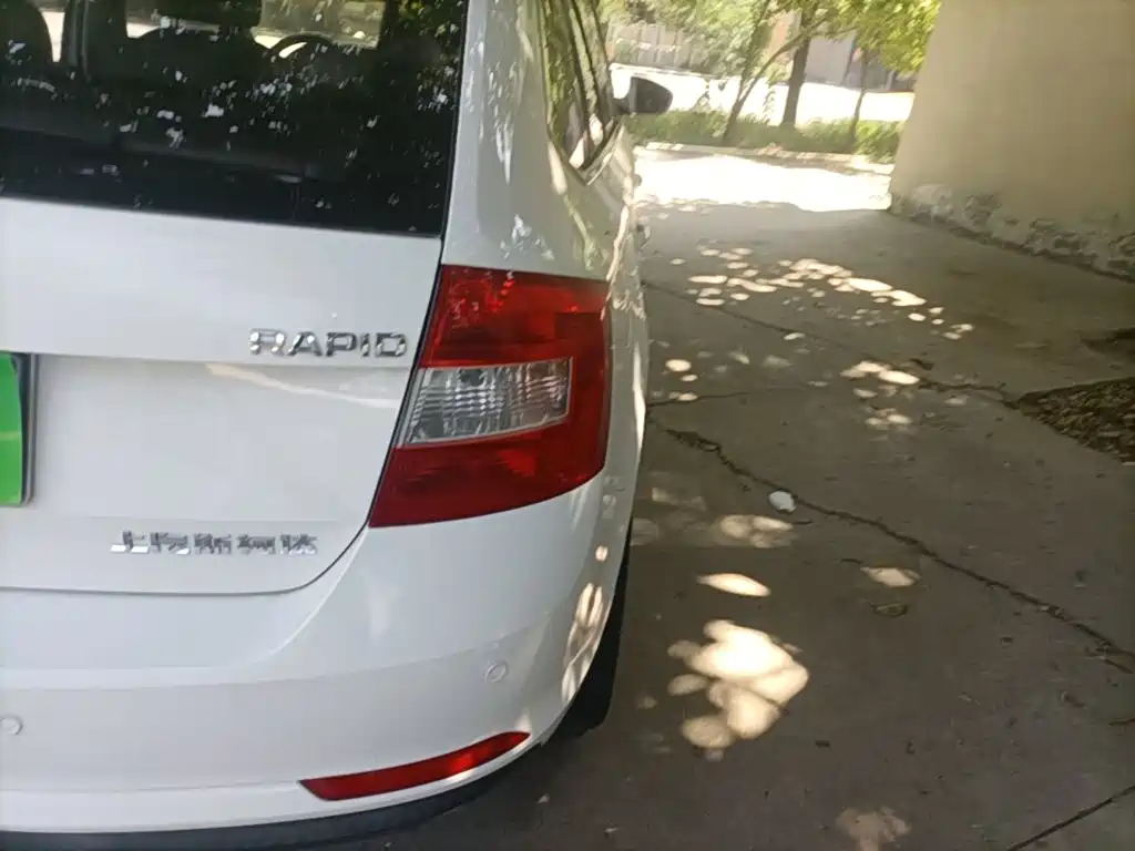 Skoda Rapid Spaceback — миниатюра 8