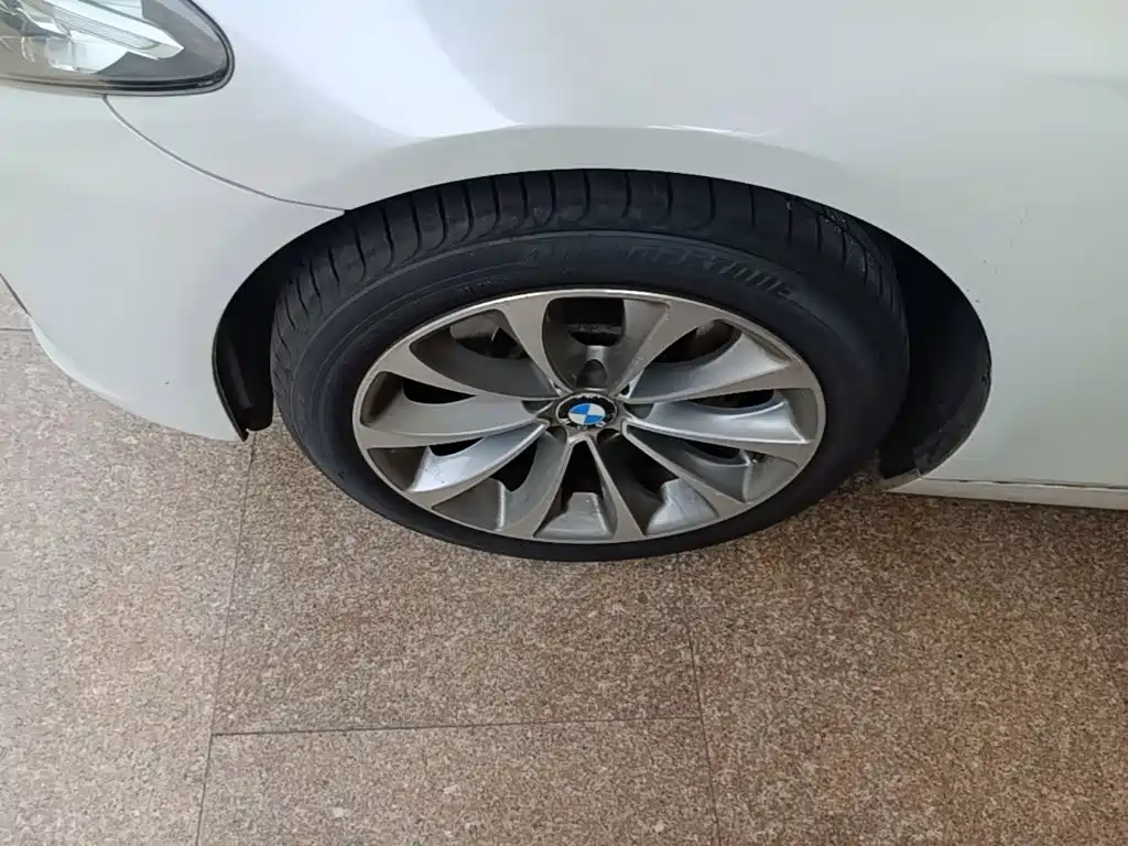 BMW 5 Series — миниатюра 23