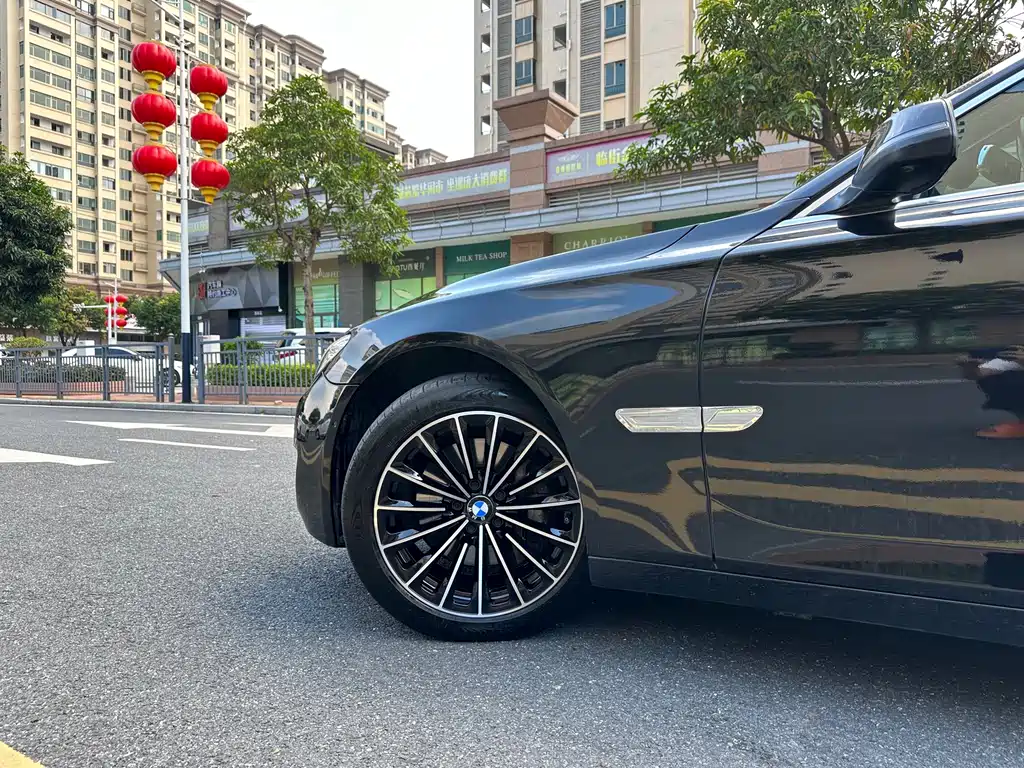 BMW 7 Series — миниатюра 4
