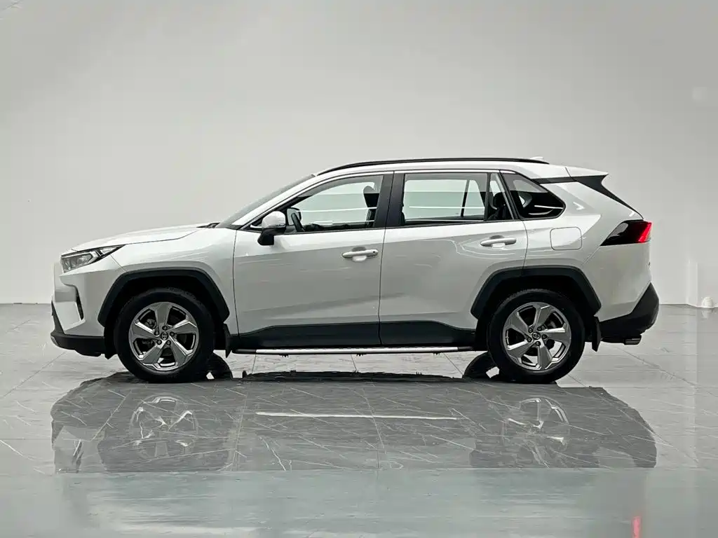 Toyota RAV4 — миниатюра 3