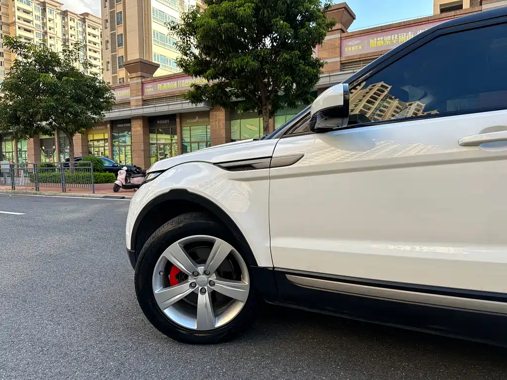 Land Rover Evoque — миниатюра 3