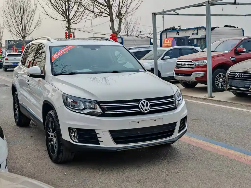 VOLKSWAGEN TIGUAN