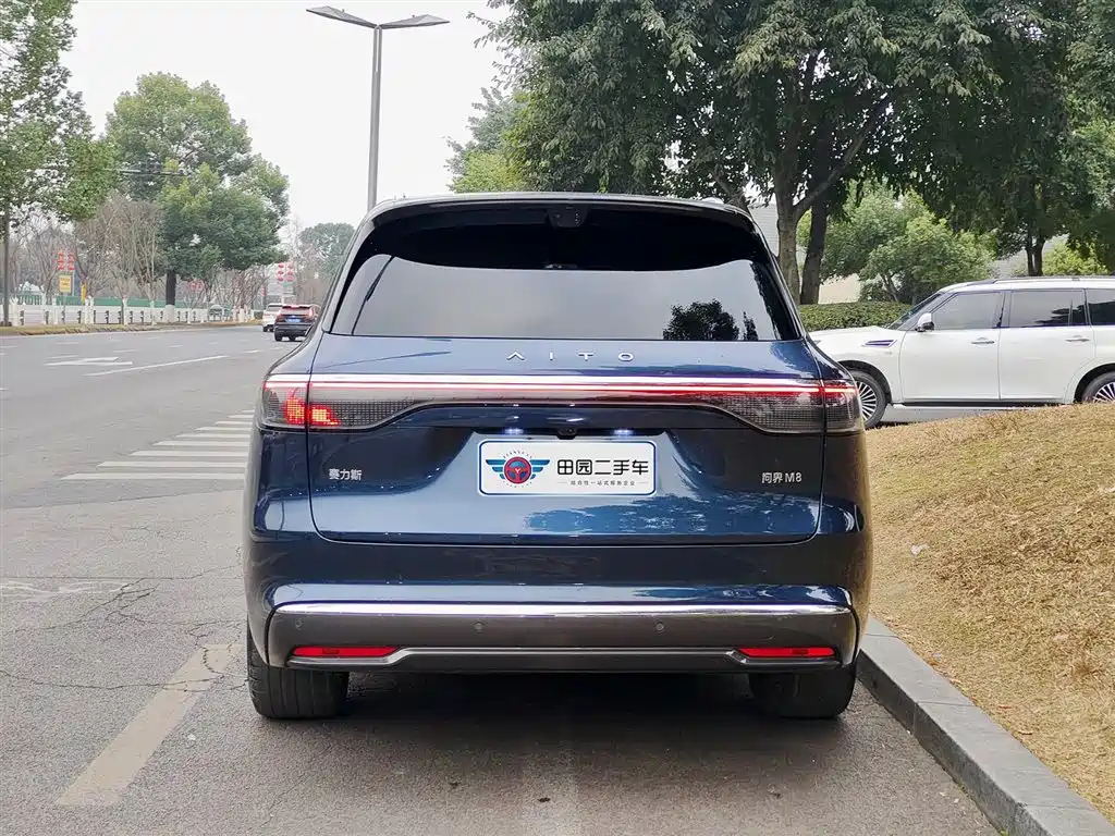 AITO ASK THE WORLD M8