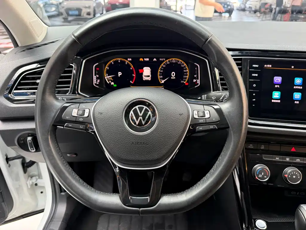 Volkswagen T-Roc — миниатюра 8