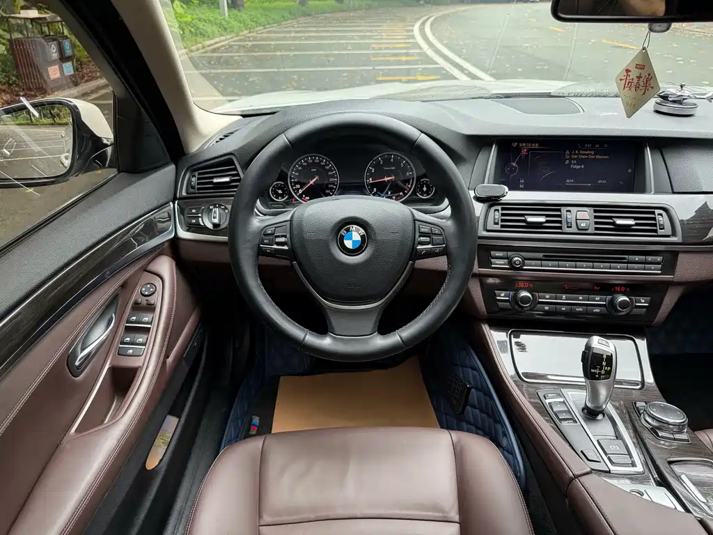 BMW 5 Series — миниатюра 15