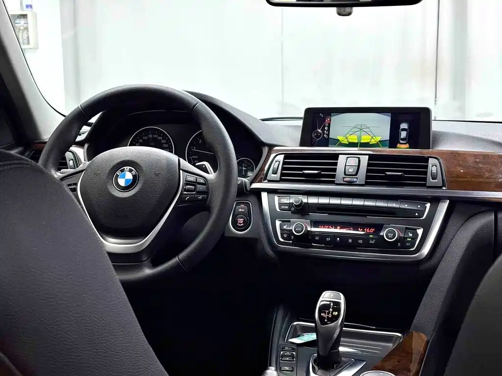 BMW 3 Series — миниатюра 6