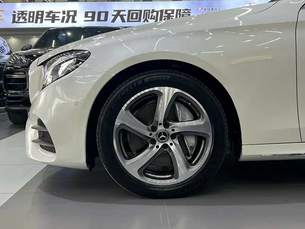 MERCEDES-BENZ E CLASS