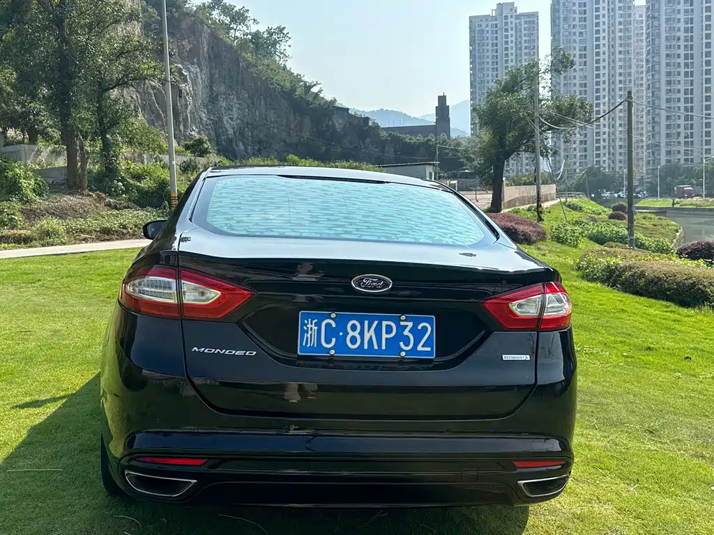 Ford Mondeo — миниатюра 6