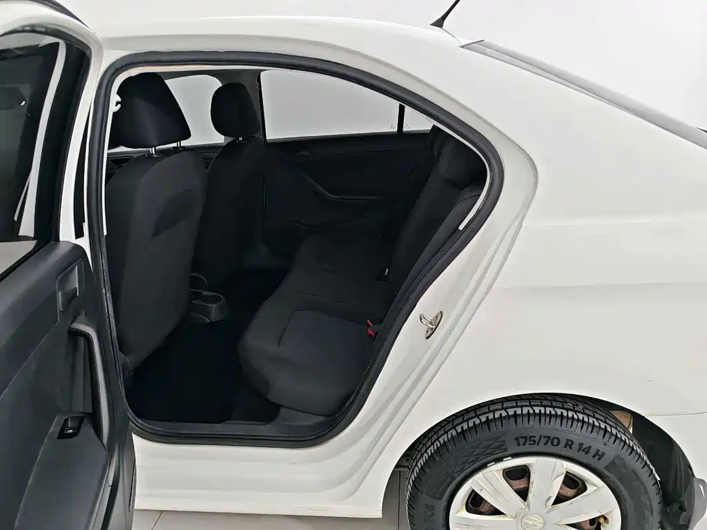 Volkswagen Jetta — миниатюра 10