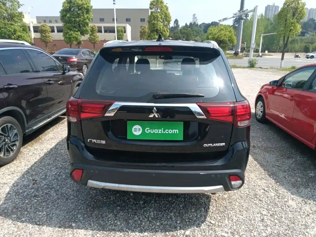 Mitsubishi Outlander — миниатюра 4