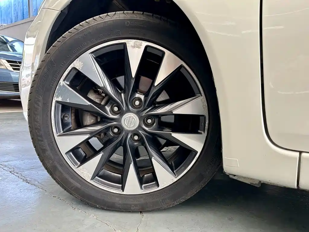 Nissan Tiida — миниатюра 17