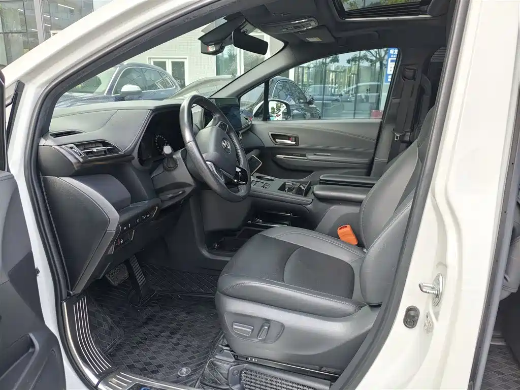 Toyota Sienna — миниатюра 4