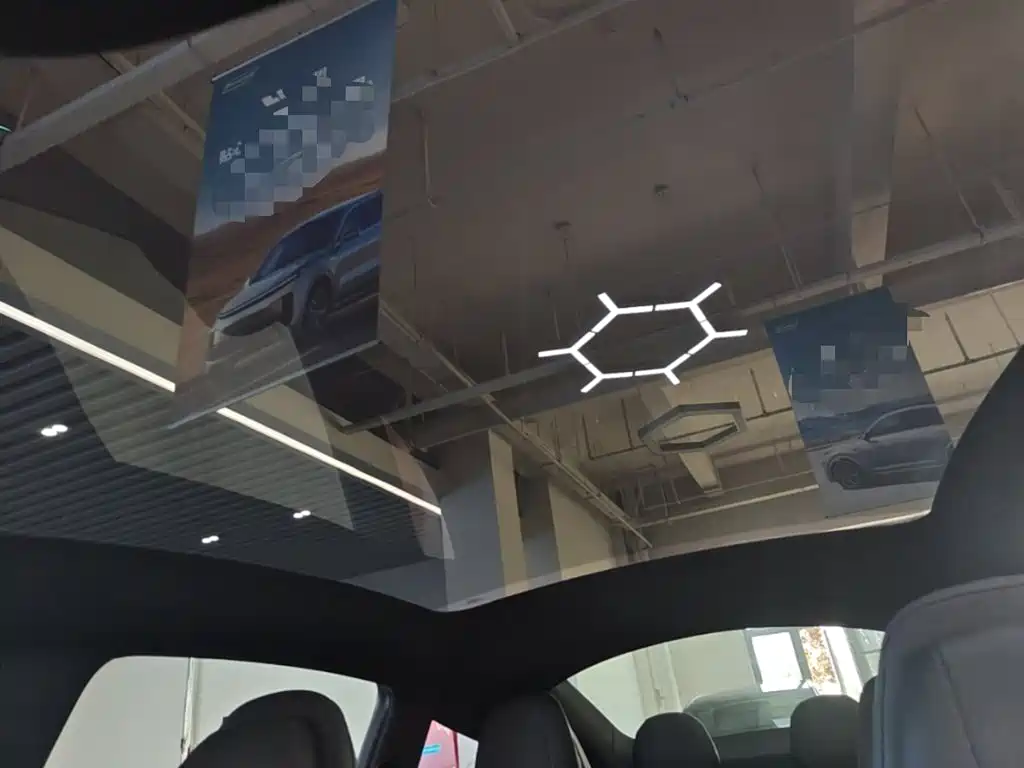 Tesla Model Y L — миниатюра 14