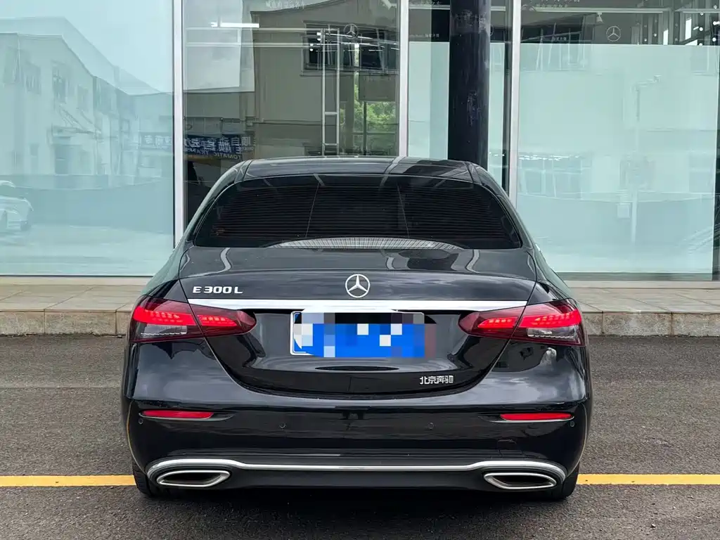 Mercedes-Benz E-Class — миниатюра 6