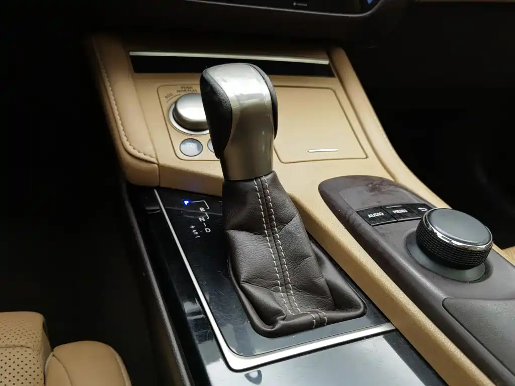 Lexus ES — миниатюра 13