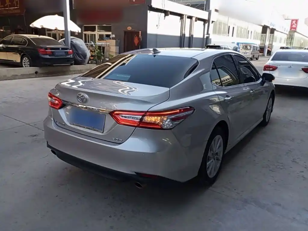 Toyota Camry — миниатюра 7