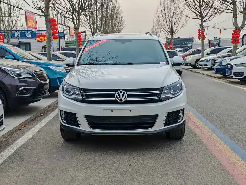 VOLKSWAGEN TIGUAN