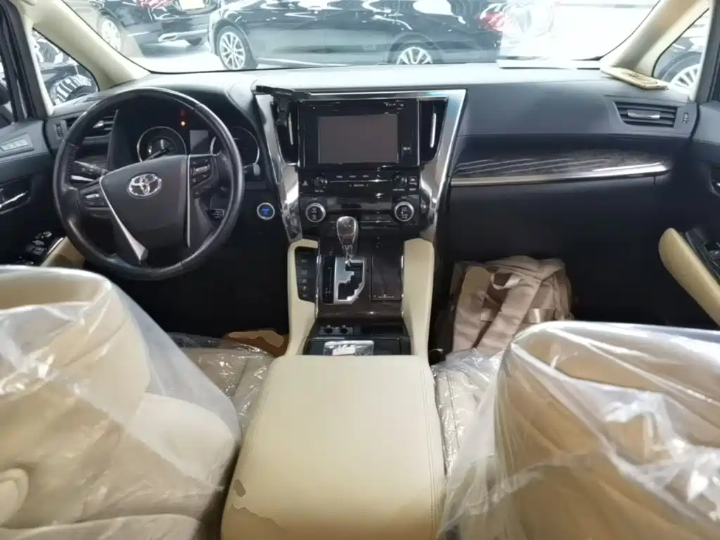 Toyota Vellfire — миниатюра 10