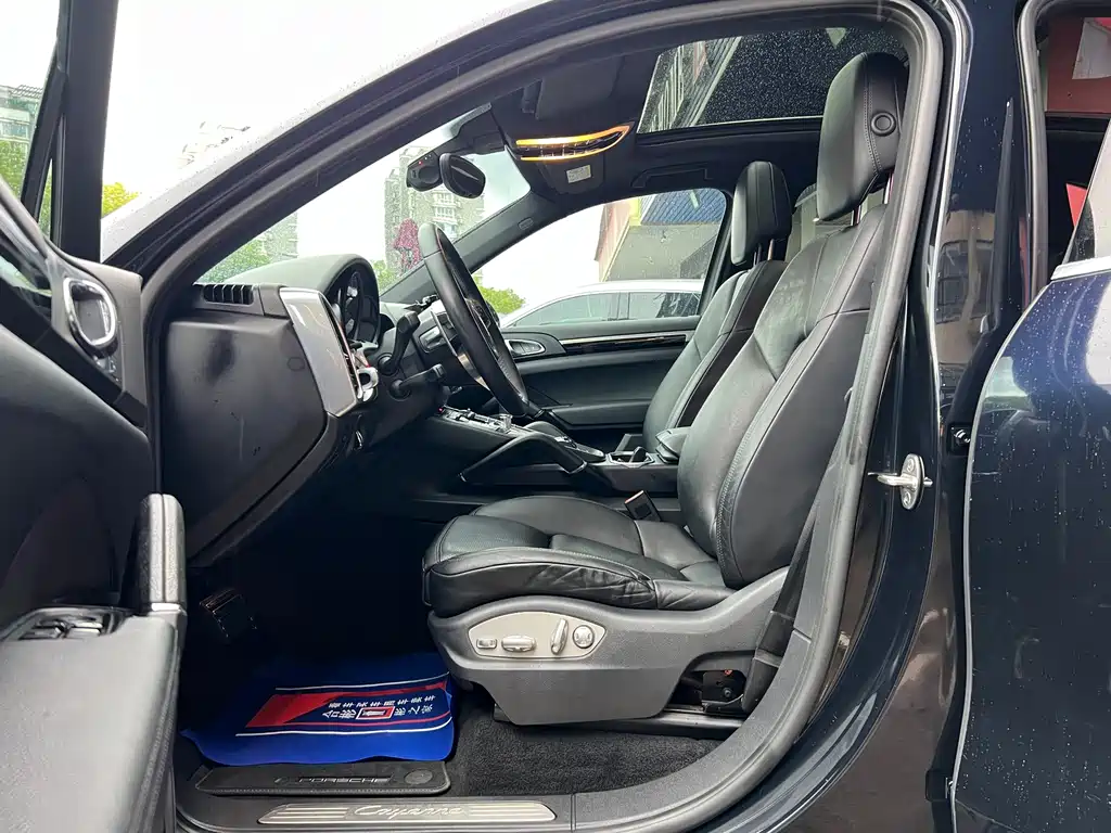 Porsche Cayenne — миниатюра 3