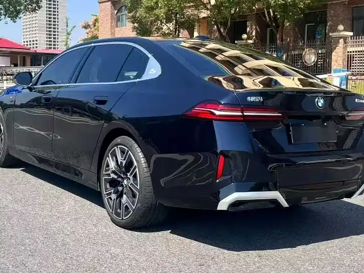 BMW 5 Series — миниатюра 9
